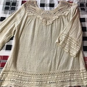 Women’s size petite, large contrast cream colored top